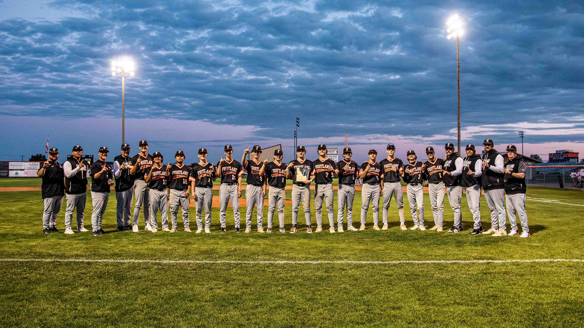 Fruitland Grizzlies Win Back-To-Back Snake River Valley Championship on Controversial Walk-Off Call